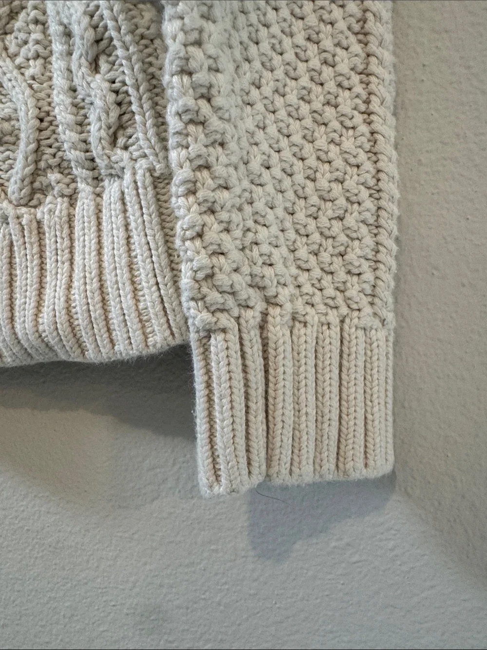 EUC Small 6/7 GAP Kids Organic White Cable-Pattern Crewneck Sweater!